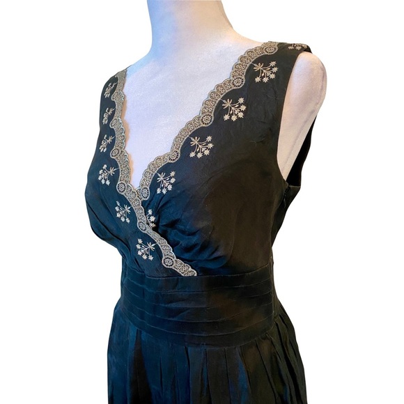 Ann Taylor Black Silk Metallic Gold Lace Scalloped Trim A-Line Dress Size 2 - Picture 3 of 13